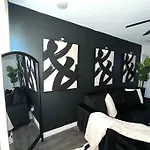 Luxurious 4 Bed 2 Bath House Near Downtown Houston