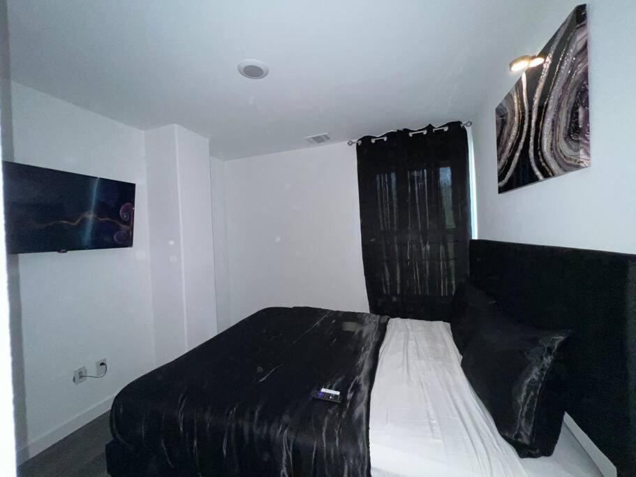 Luxurious 4 Bed 2 Bath House Near Downtown *