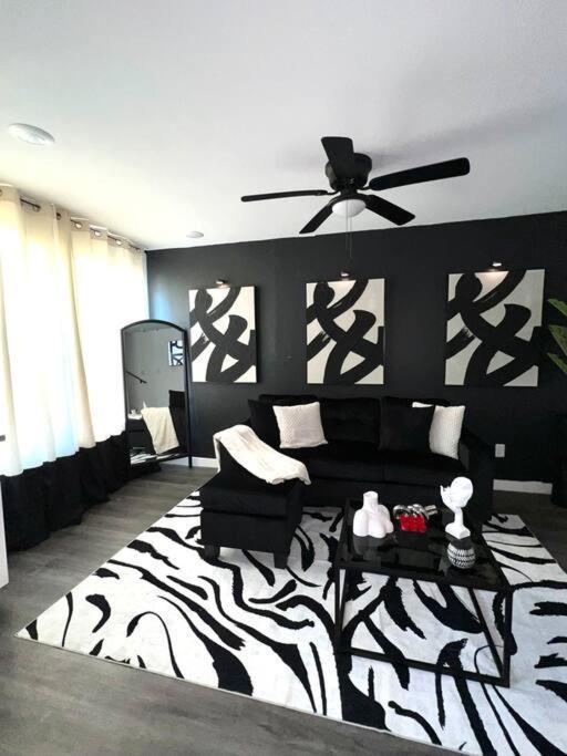 Luxurious 4 Bed 2 Bath House Near Downtown Tatil Evi *